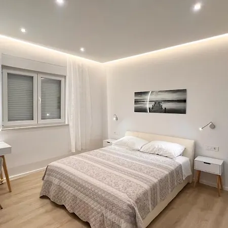 Romanca 1 - Diklo Apartment *